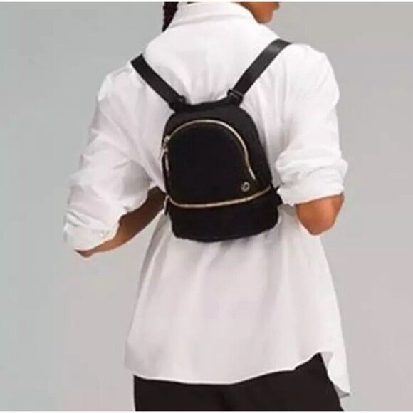 Lululemon Womens Mini Sherpa Fleece Adjustable Straps Adventurer Backpack Black main image 5